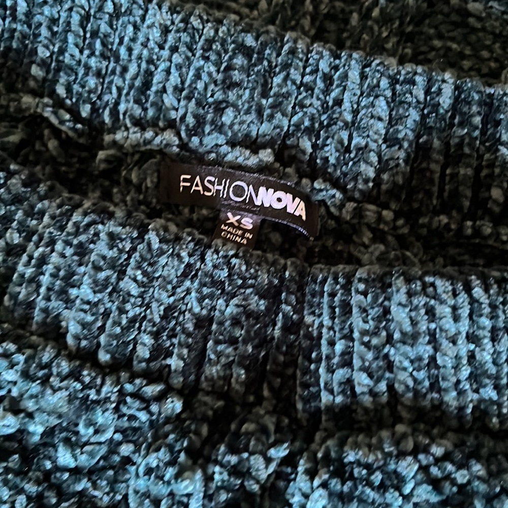 3 Piece Sweater Set - Picture 3 of 3